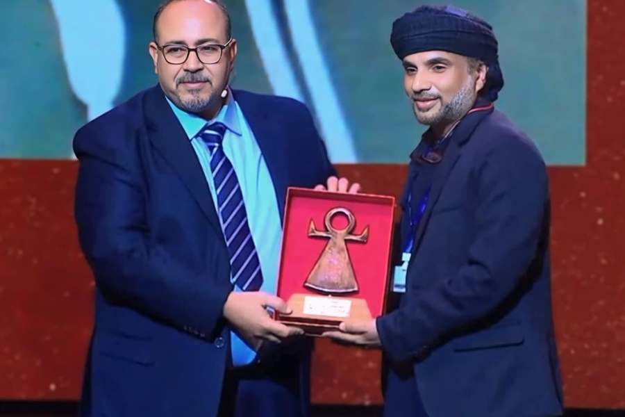 عماد الشنفري ضمن كوكبة المكرمين في "أيام قرطاج المسرحية"